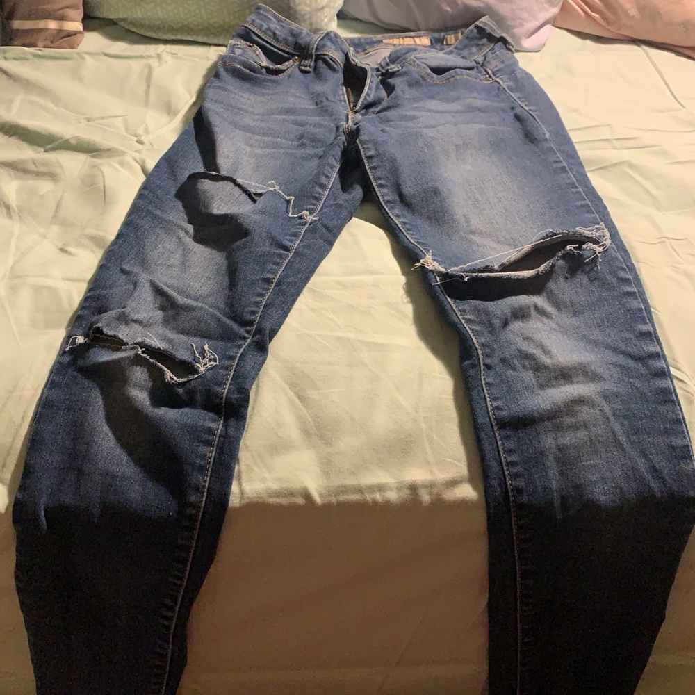 Distressed skinny jeans